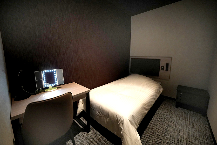 一人用女性デスク付キャビンルーム