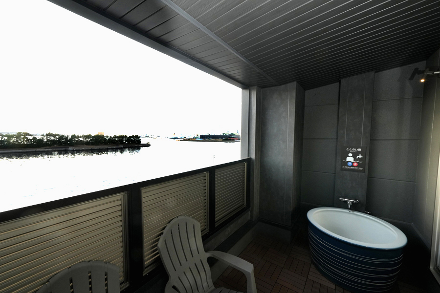オーシャンビュープレミアムルームバルコニー
